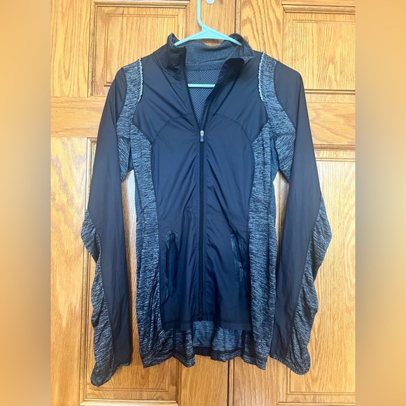 Lululemon - Run Featherweight Hybrid Running Jacket
